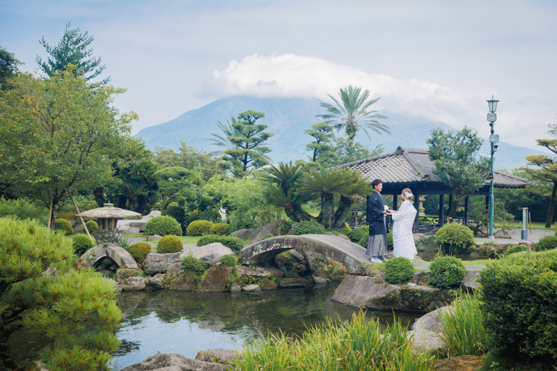 やさしく手を取り合って