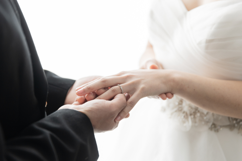 お写真だけの結婚式。指輪の交換も