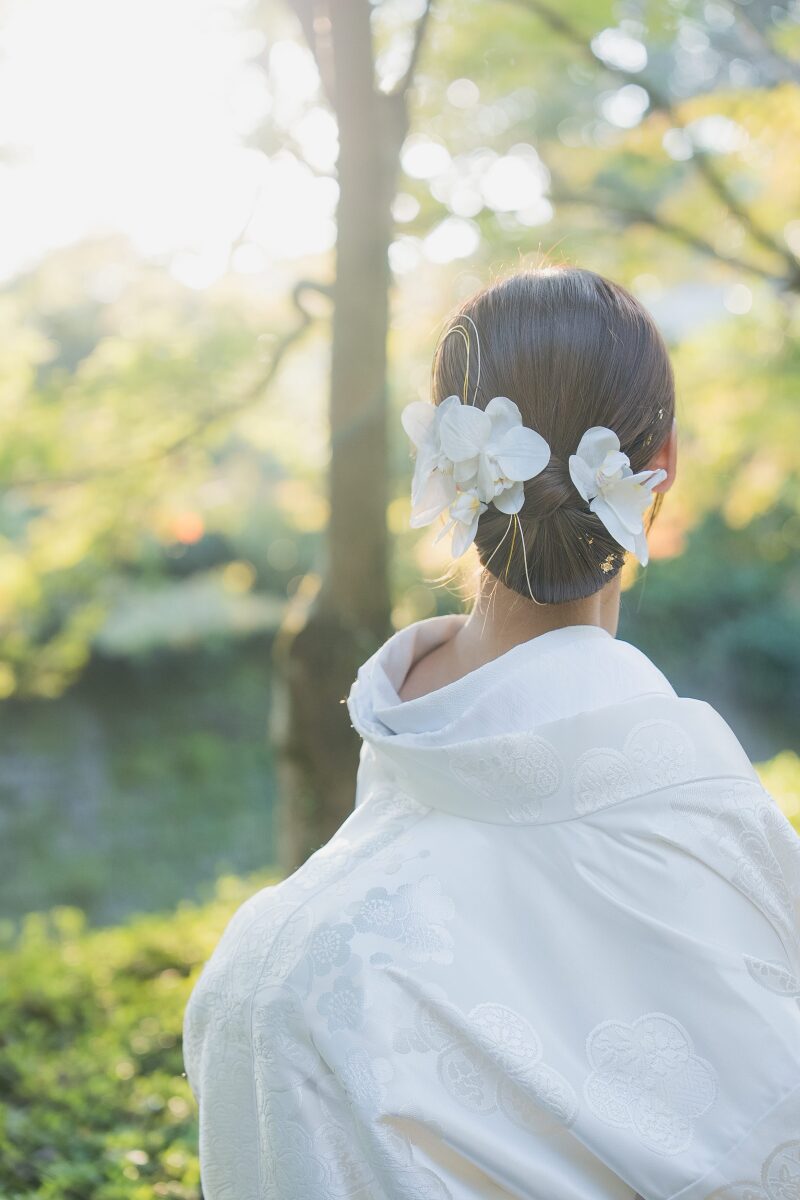洗練された白無垢ヘアアレンジ
