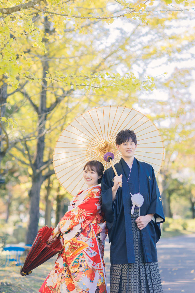 イチョウの木の下で