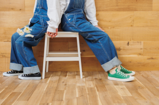 私服でも可愛くオシャレにスタジオで撮影