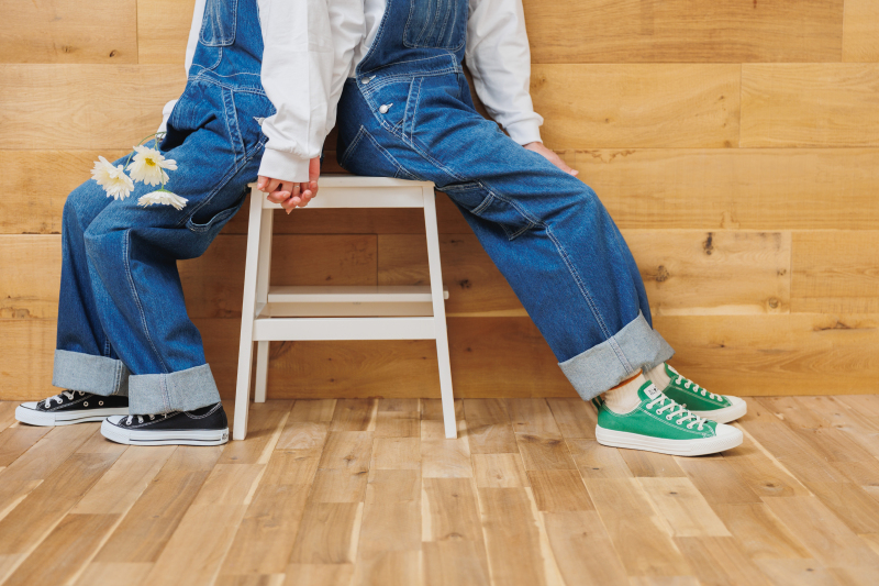 私服でも可愛くオシャレにスタジオで撮影