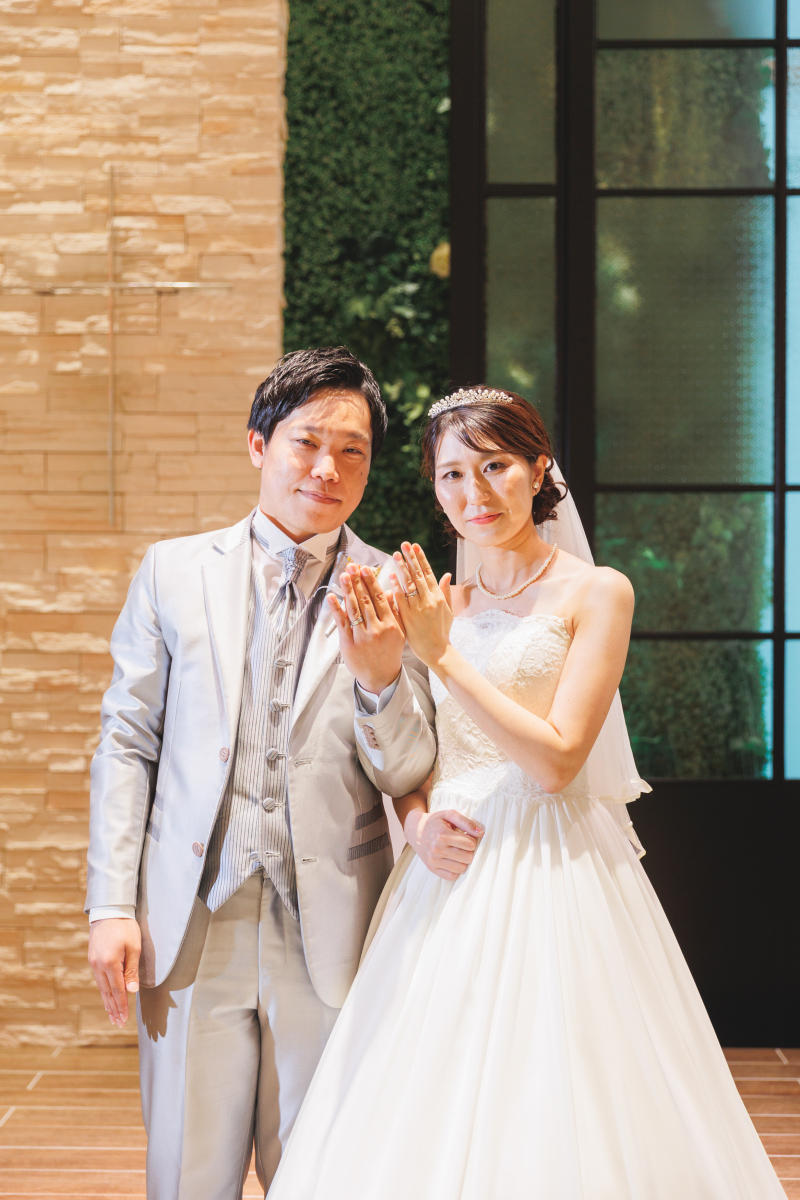 私たち結婚しましたー!!しあわせショットです♡