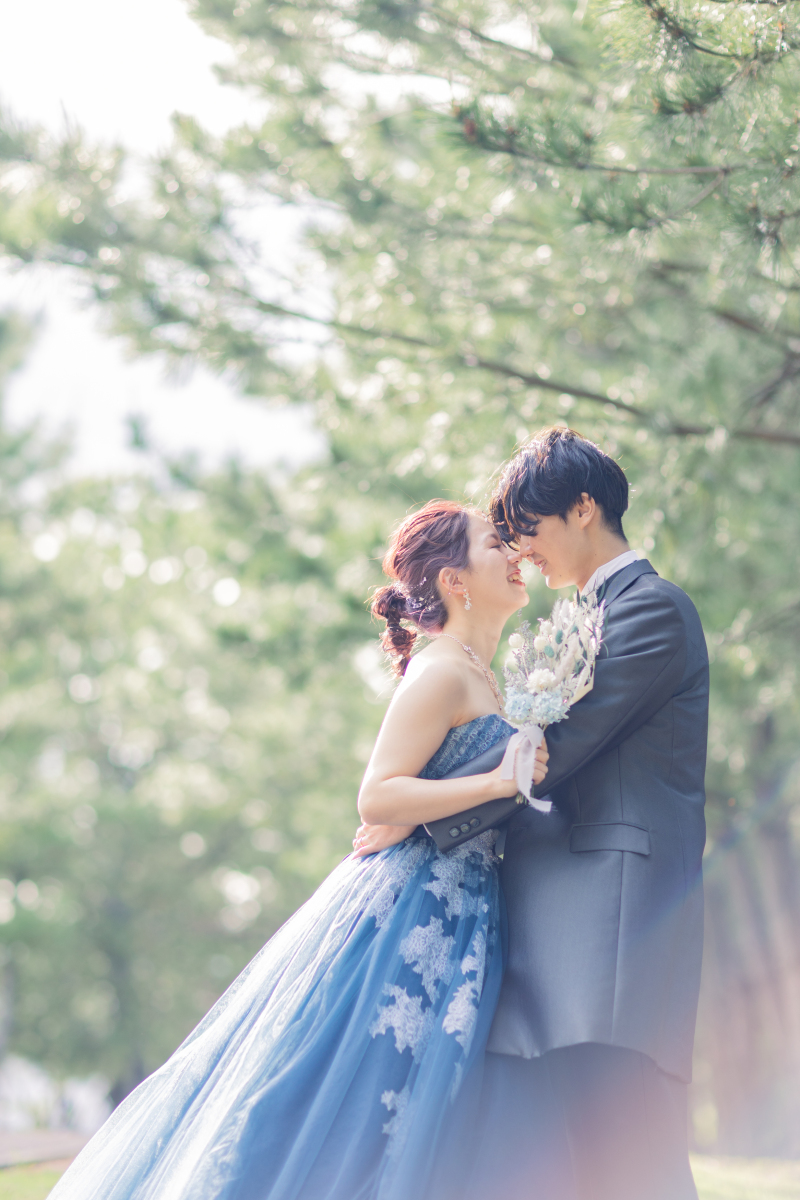 お二人らしい爽やかで温かなイメージとなるように光いっぱいの写真にしました