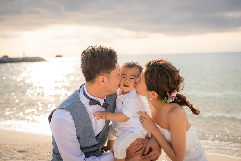 サンセットの中、ファミリーフォトウェディング♡