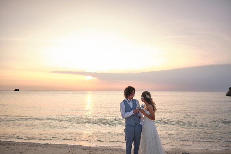 海がよく似合うおふたり