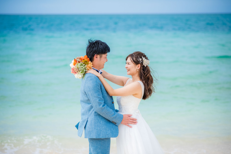 青い海をバックに♩