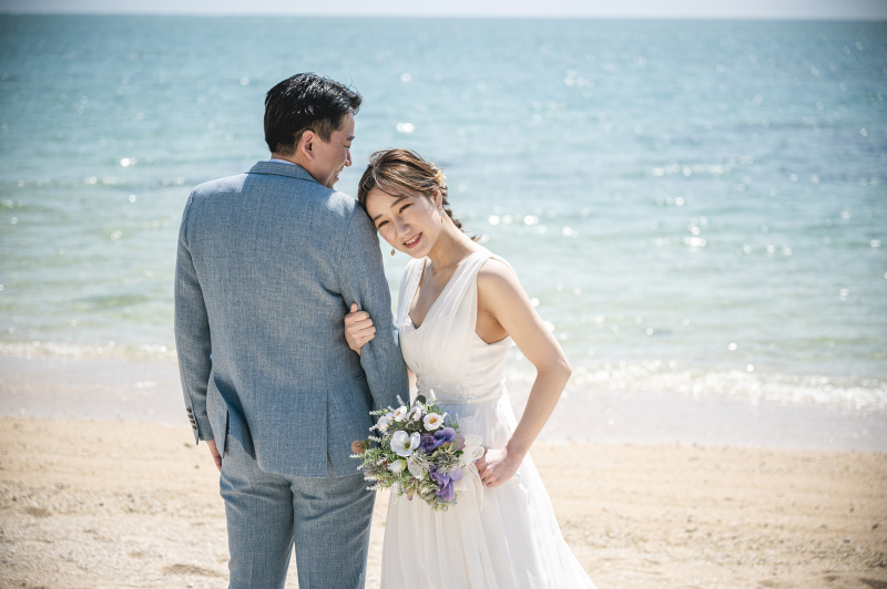 肩にもたれながら