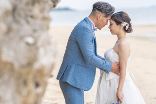 ビーチで家族写真