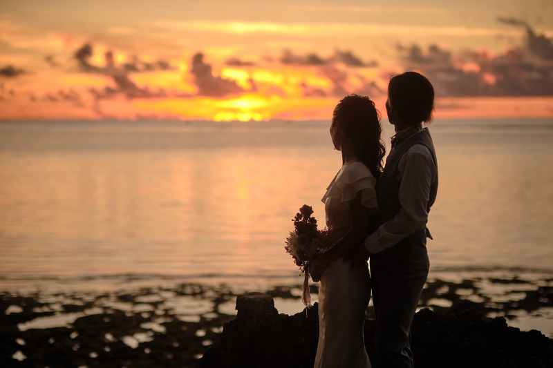 夕日を眺めながら