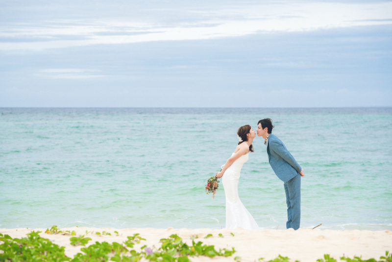 海をバックに♪