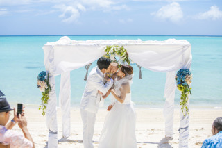 日本一綺麗な海がある！与論島にて絶景ビーチセレモニー＆百合が浜フォト＊