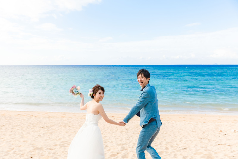 手を繋いで振り向きショット♡