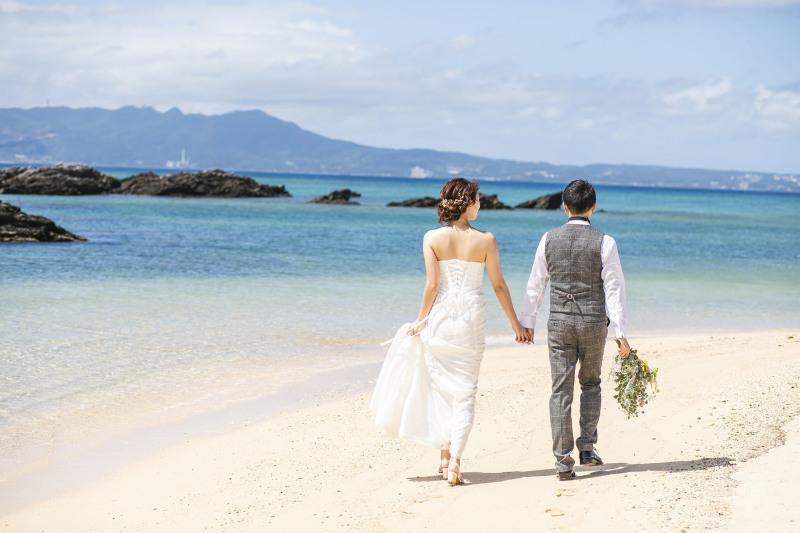 白い砂浜と海をお散歩♪