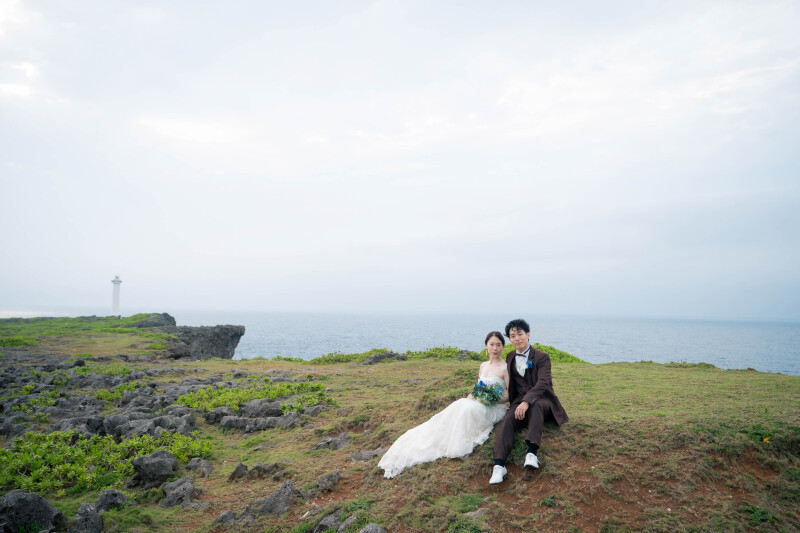 灯台をバックに*