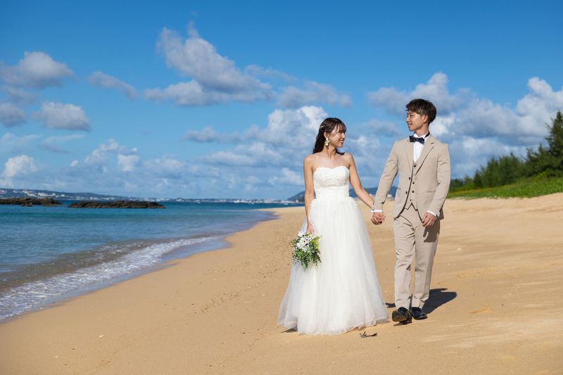 ビーチに降りて＊