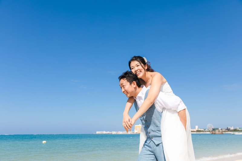 ビーチでおんぶ*