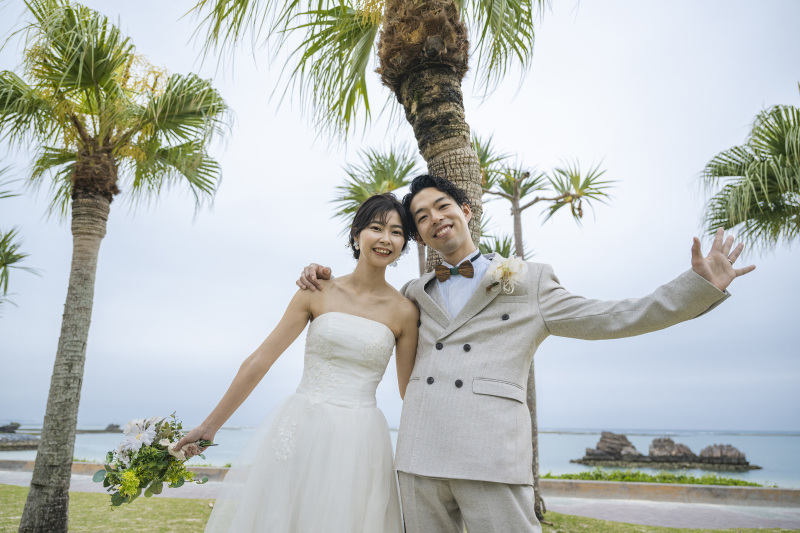 ヤシの木をバックに＊