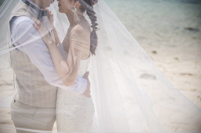 ベールに包まれて