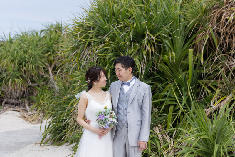 緑をバックに♡