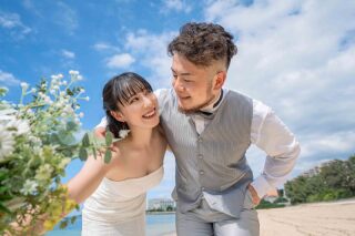 静かなビーチをふたりっきりで