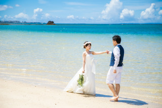 抜群！晴天の中ビーチフォトウェディング＊