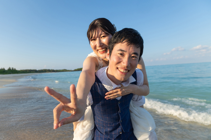 おんぶでピース