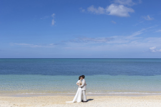 晴れ、青空でのフォトウェディング
