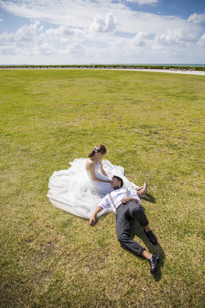 芝生に気持ちよくゴローン♪