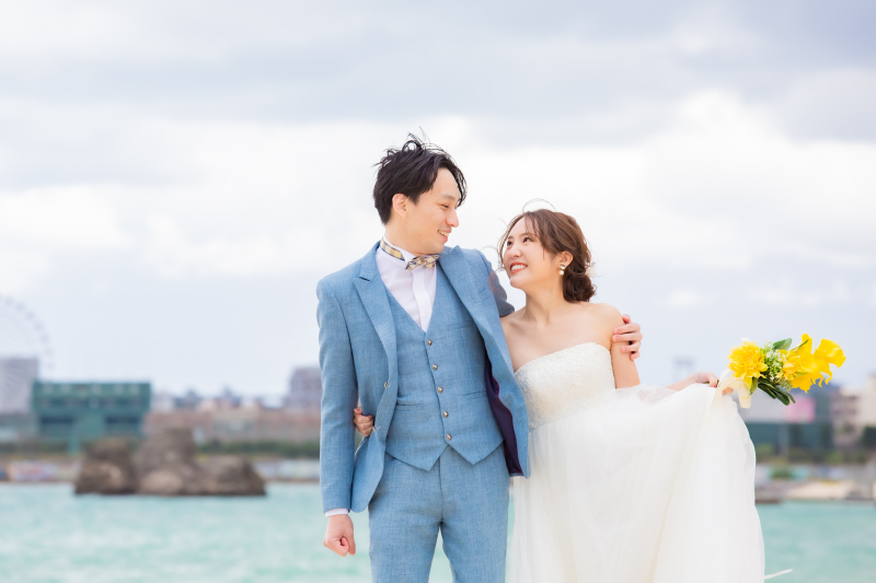 お二人と海とアメリカンビレッジ