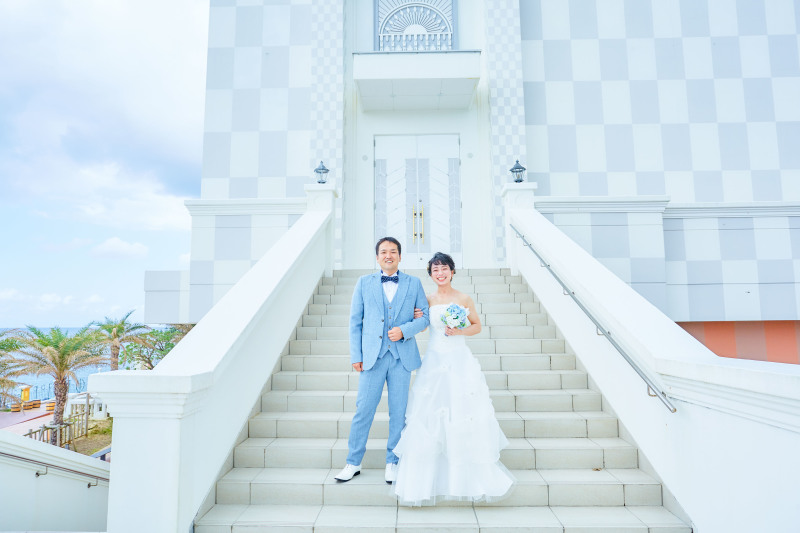 チャペルの外で開放的な1枚を