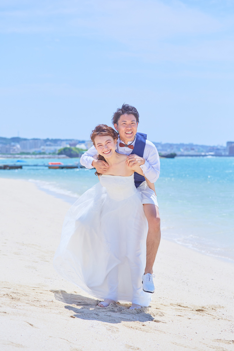 新婦様がおんぶ！！？