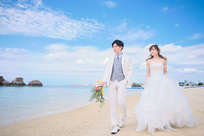 ビーチをふたりでお散歩♪