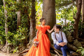 鮮やかな衣装に包まれて