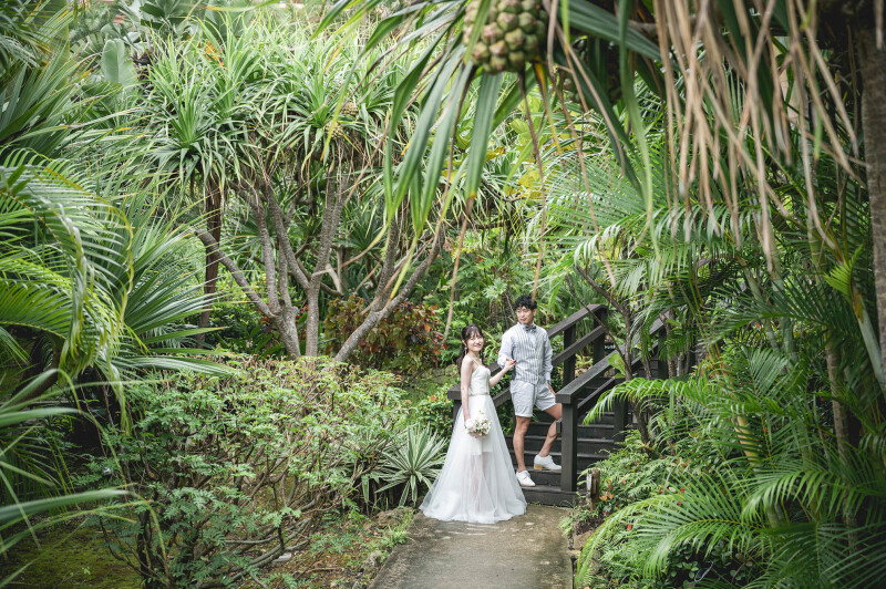 手を引かれる先には...？