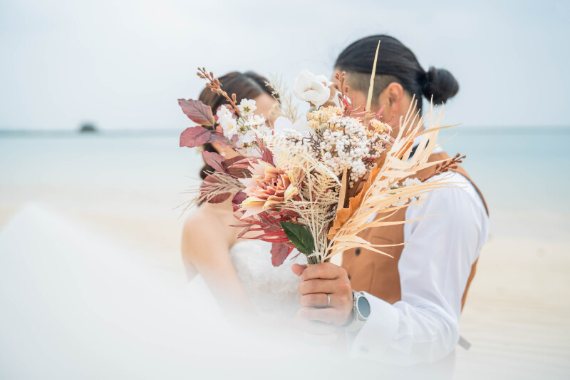 ブーケで顔隠しフォト♡