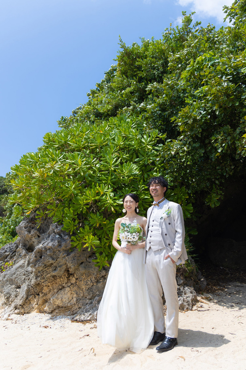 グリーンと青空をバックに