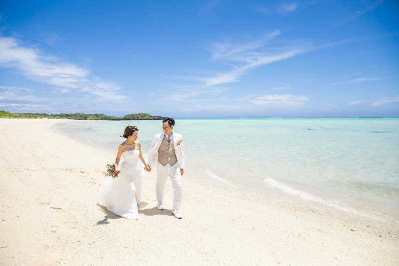 ビーチをふたりでお散歩♪