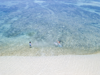 ナガンヌ島（無人島）でケラマブルーをバックにフォトウェディング☆