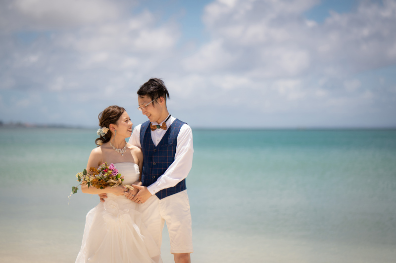 青い海と白い雲をバックに♩