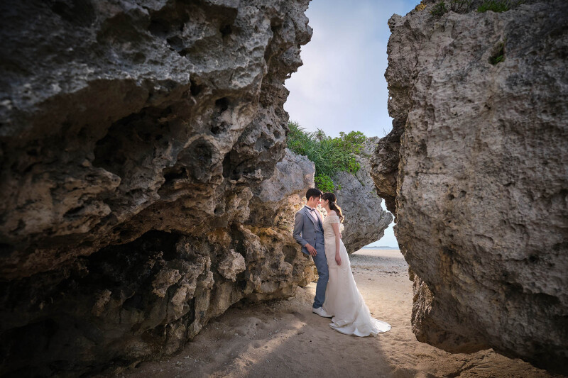 ラストはドラマチックな岩場で大人なカット*