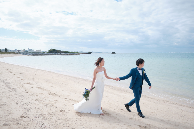 ビーチを歩きながら