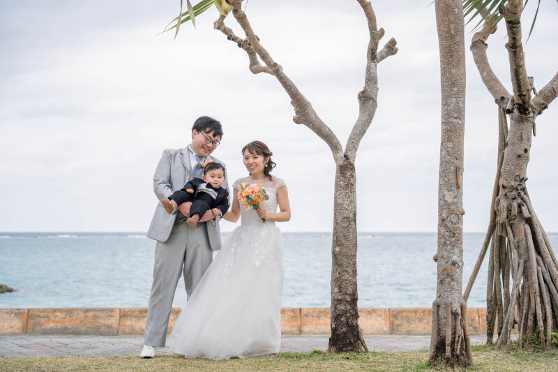 ヤシの木の下で