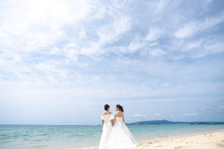 女性同士の美しいフォトウェディング･:*+