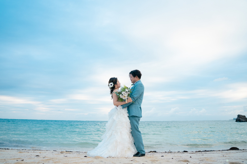 ビーチをバックに