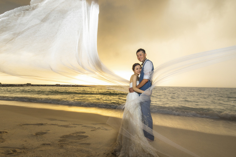 アラハビーチで夕暮れ時に