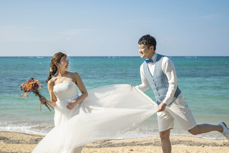 海をバックに＊