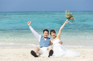 無人島に広がる綺麗な海で♪