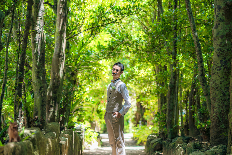 持ち込みの髭メガネを包むフクギ並木^ ^