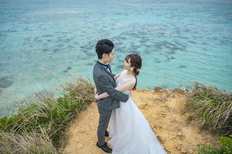 青い海をバックにパシャリ!!